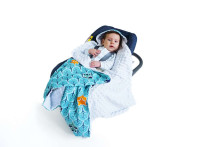 Baby Love Minky Art.104799  Augstākās kvalitātes viegla divpusēja sedziņa-konverts ar kapuci (90x90 cm)