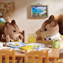 Sylvanian Families Riešutinių voverių šeima Art.4172