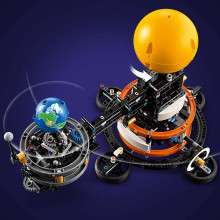 42179 LEGO® Technic Planēta Zeme un Mēness orbītā