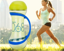 Pudele Dumbbell 560ml, gaiši zaļa