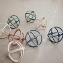 Mushie  Silicone Teether Ball Art.2560286 Sand Silikoninis barškutis (100 % natūralus)